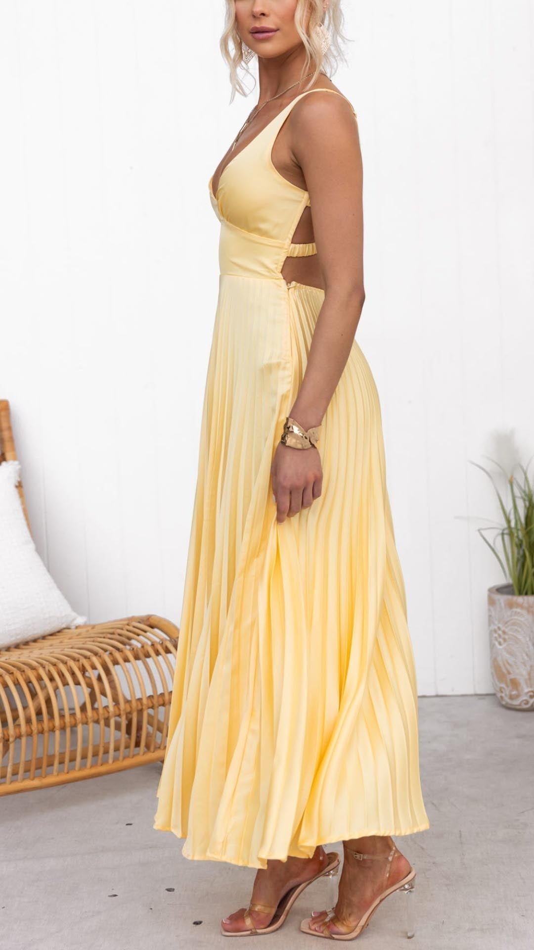 ABY|PLEATED V-NECK MAXI DRESS